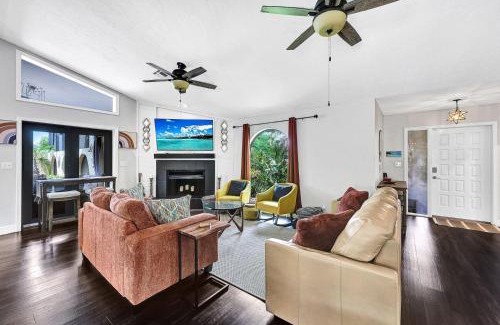 Bonita Springs Villa | Heated Pool, Sleeps 10, Relaxing Lanai, Near Beaches, Pet Friendly!