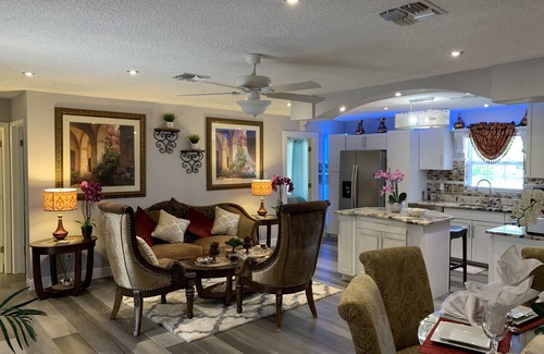 Spring Hill House | Heated Pool Summer Escape Sun-Splashed 3 BR/2 BA Getaway