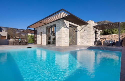 Plaka Villa | Heated pool/Taverna&MIni Market 800m/Hammam roomInfinity /hydromassage pool