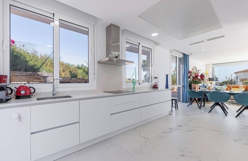 Sotogrande Villa | Heated Pool Villa/Sea & Gibraltar View