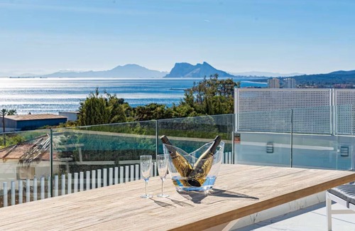 Sotogrande Villa | Heated Pool Villa/Sea & Gibraltar View