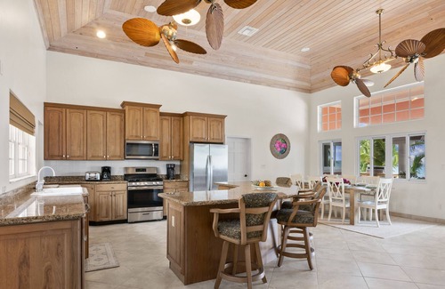Farmer's Hill House | HEATED POOL w/ SWIM-UP POOL BAR on Sandy, Secluded Beach Front! On 2-Acre Lot!