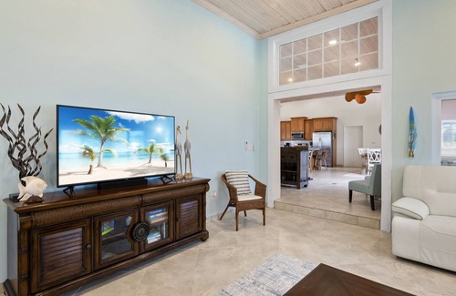 Farmer's Hill House | HEATED POOL w/ SWIM-UP POOL BAR on Sandy, Secluded Beach Front! On 2-Acre Lot!