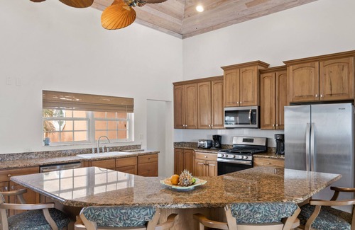 Farmer's Hill House | HEATED POOL w/ SWIM-UP POOL BAR on Sandy, Secluded Beach Front! On 2-Acre Lot!