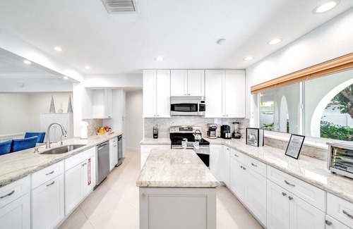 South New River Isles House | Heated Pool + Waterfront! Close To Beach & Shops!