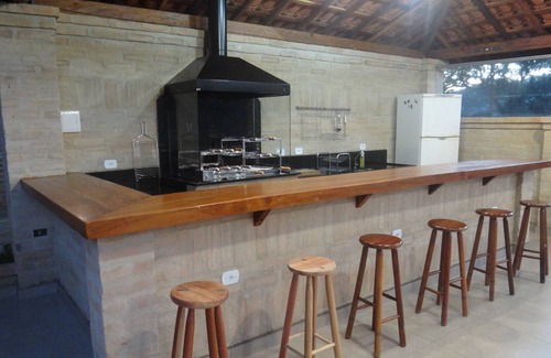 Itapeva Cottage | Heated Pool, Waterfall, 4 Bedrooms, 120km from SP, near Monte Verde