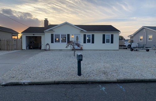 Forked River House | Heated Pool with 75 Feet of Dock Bring your Boat or WaveRunner 30 Day min