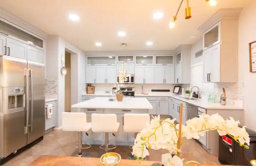 Laveen Village House | heated Private pool 5bd 3 ba 3 garage Laveen