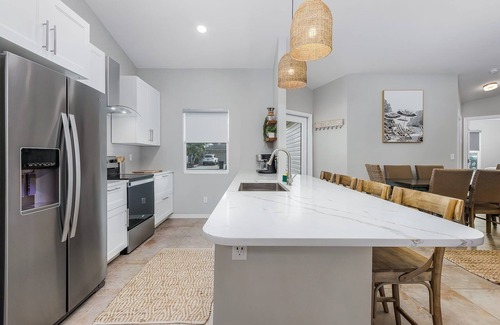 San Carlos Park House | ★ Heated Salt-Water Pool Kid Friendly Near Beach CLEAN ★