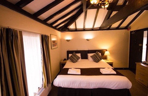 Dewsbury Hotel | Heath Cottage Hotel