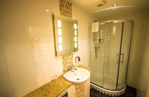 Dewsbury Hotel | Heath Cottage Hotel