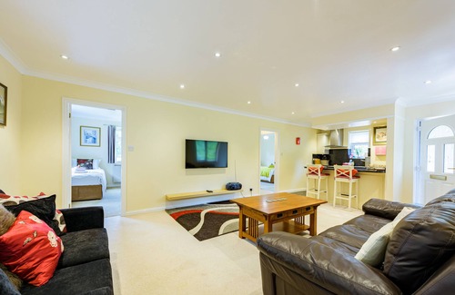 Buxted Cottage | HEATH RETREAT, family friendly, with pool in Buxted