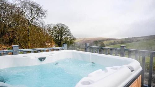 Newcastle-on-Clun House | Heather - Beacon View Pods