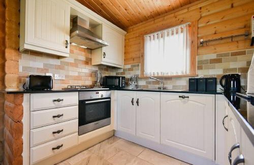 Bamburgh House | Heather Cottages - Brown Owl