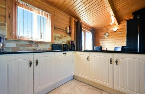 Bamburgh House | Heather Cottages - Brown Owl