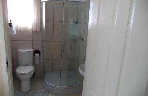 Akasia House | Heatherdale Guesthouse & Shuttle Services