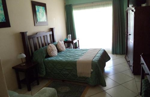 Akasia House | Heatherdale Guesthouse & Shuttle Services