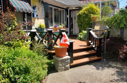 James Bay Bed & Breakfast | Heathergate Cottage and Suites