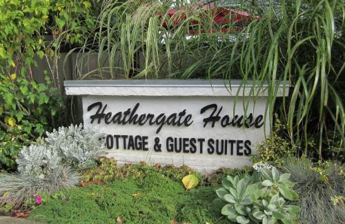 James Bay Bed & Breakfast | Heathergate Cottage and Suites