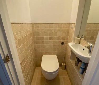 Stanwell House | Heathrow Airport Accommodation