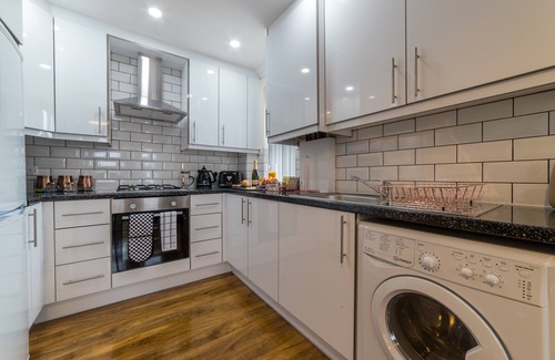 Stanwell Apartment | Heathrow Apartments Peace and Proximity Near Heathrow Airport