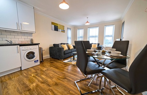 Staines Apartment | Heathrow Clean 2 Bed Apartment Perfect for 6 Plus Parking