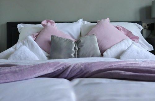 Yeading House | Heathrow Stays Entire House Near Heathrow, Free WiFi, Family-Friendly & Garden