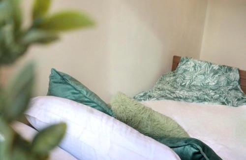 Yeading House | Heathrow Stays Entire House Near Heathrow, Free WiFi, Family-Friendly & Garden