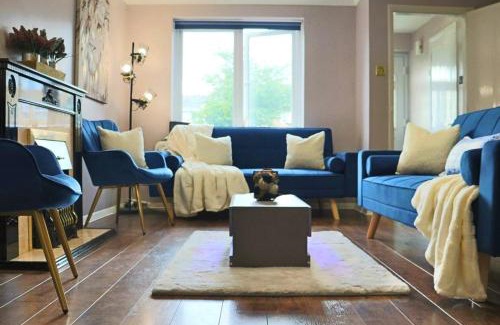 Yeading House | Heathrow Stays Entire House Near Heathrow, Free WiFi, Family-Friendly & Garden