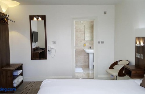 George Green Apartment | Heathrow-Windsor Serviced House by Metro Serviced Apartments ,Free Parking & WiFi