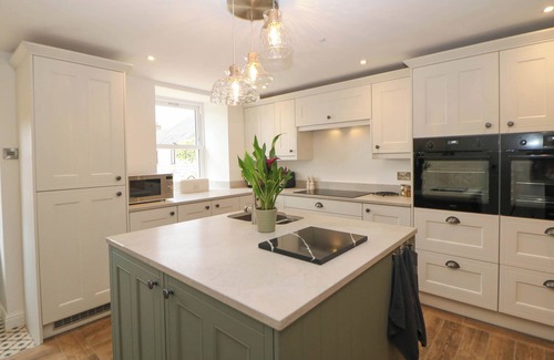 Longnor Cottage | HEATHYLEE, family friendly, with open fire in Longnor