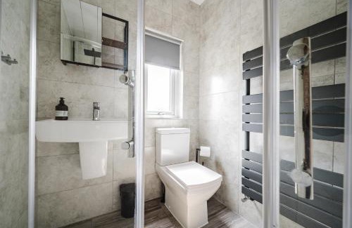 Prestwich Apartment | Heaton House - parkside charm and city comfort