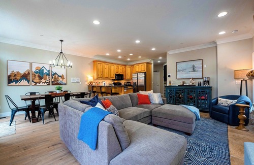 Ogden House | Heaven's Gate LS48 | Pool | Hot Tub | Pickleball
