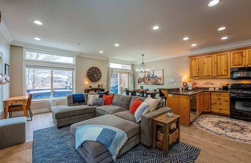 Ogden House | Heaven's Gate LS48 | Pool | Hot Tub | Pickleball