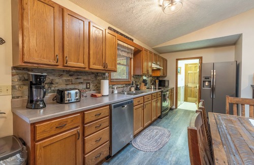 Wears Valley House | Heaven's Hideaway - 2 King Suites/Pet Friendly/Hot Tub/Firepit
