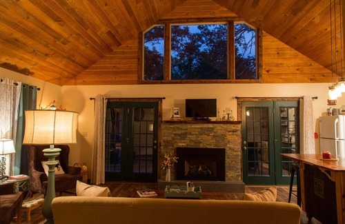 Luray Cabin | Heaven's Hideaway- perfect getaway near the river!