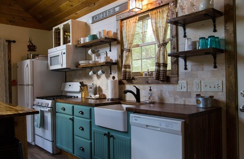 Luray Cabin | Heaven's Hideaway- perfect getaway near the river!