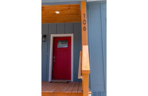 Historic Garderns House | Heaven-sent Convenient 4BR 3BA Near Downtown
