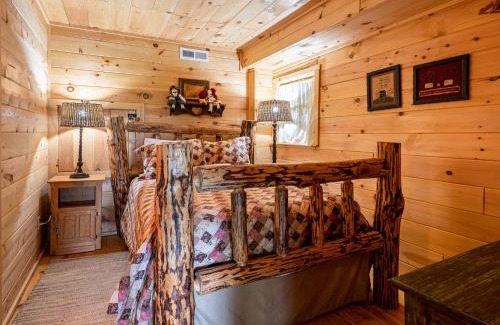 Topton Villa | Heaven Sent - Spacious Family Cabin on Lake Nantahala