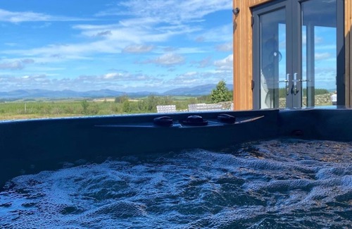 Port William Cabin | Heavenly 1 bed Converted Shipping Container With hot tub