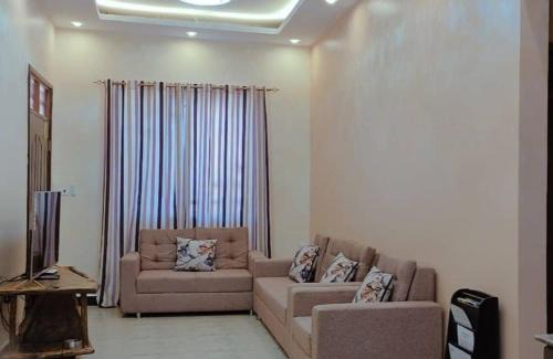 Dodoma Apartment | Heavenly ApHEARTment with backyard swimming pool