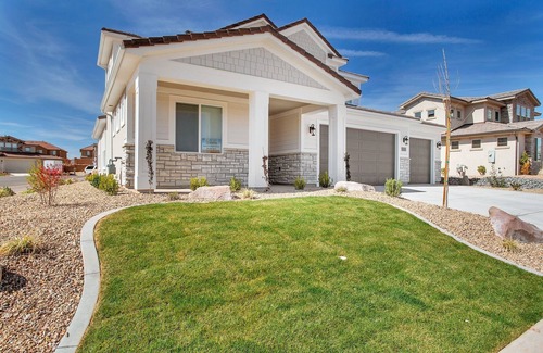 Sienna Hills House | Heavenly Comfort @ Hell Hole Trail 5 Bedroom Home by Redawning