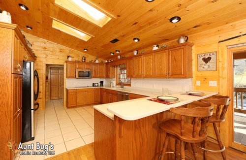 Cosby Cabin | Heavenly Creekside: Your Smoky Mountain Sanctuary by the Stream!