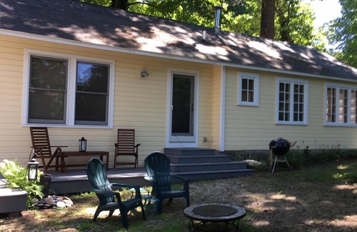 Lakeside House | Heavenly Haven for Lake Lovers (with private beach access)