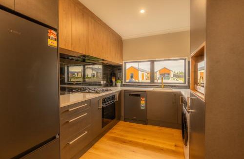 Twizel Apartment | Heavenly Hideaway, House B