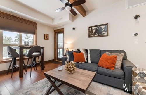 East Kootenay Apartment | Heavenly Mountain Hideaway, Pool, Hot Tub