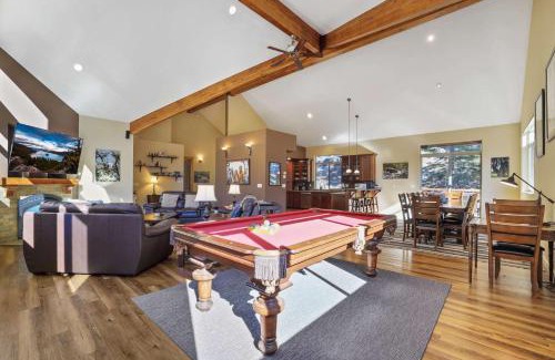 Tahoe Village House | Heavenly Mountain Chalet - Skiing Pets Hot tub