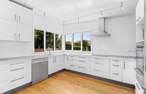 Lake Hayes House | Heavenly on Hope – Lake Hayes Holiday Home