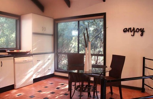 Halls Gap House | Heavenly Retreat - King bed, luxury spa, undercover parking!