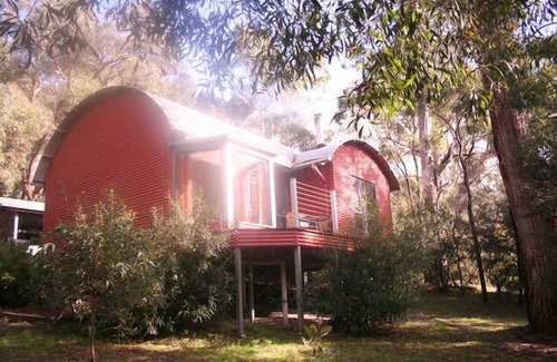 Halls Gap House | Heavenly Retreat - King bed, luxury spa, undercover parking!